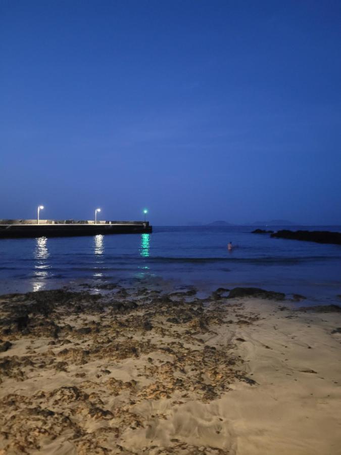 Islote Famara Exterior foto